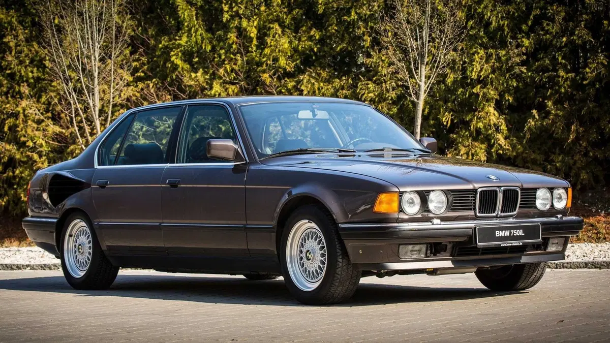 Eccessi a 4 ruote, BMW Serie 7 Goldfisch V16 [foto gallery] (3)