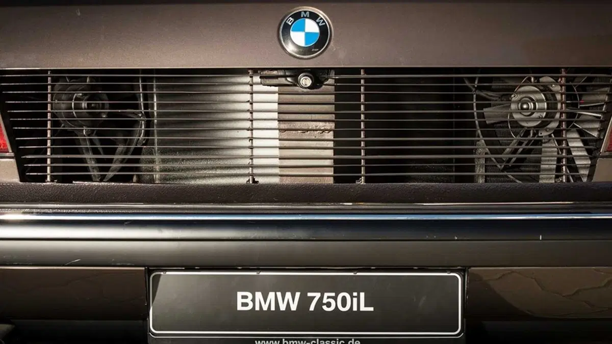 Eccessi a 4 ruote, BMW Serie 7 Goldfisch V16 [foto gallery] (4)
