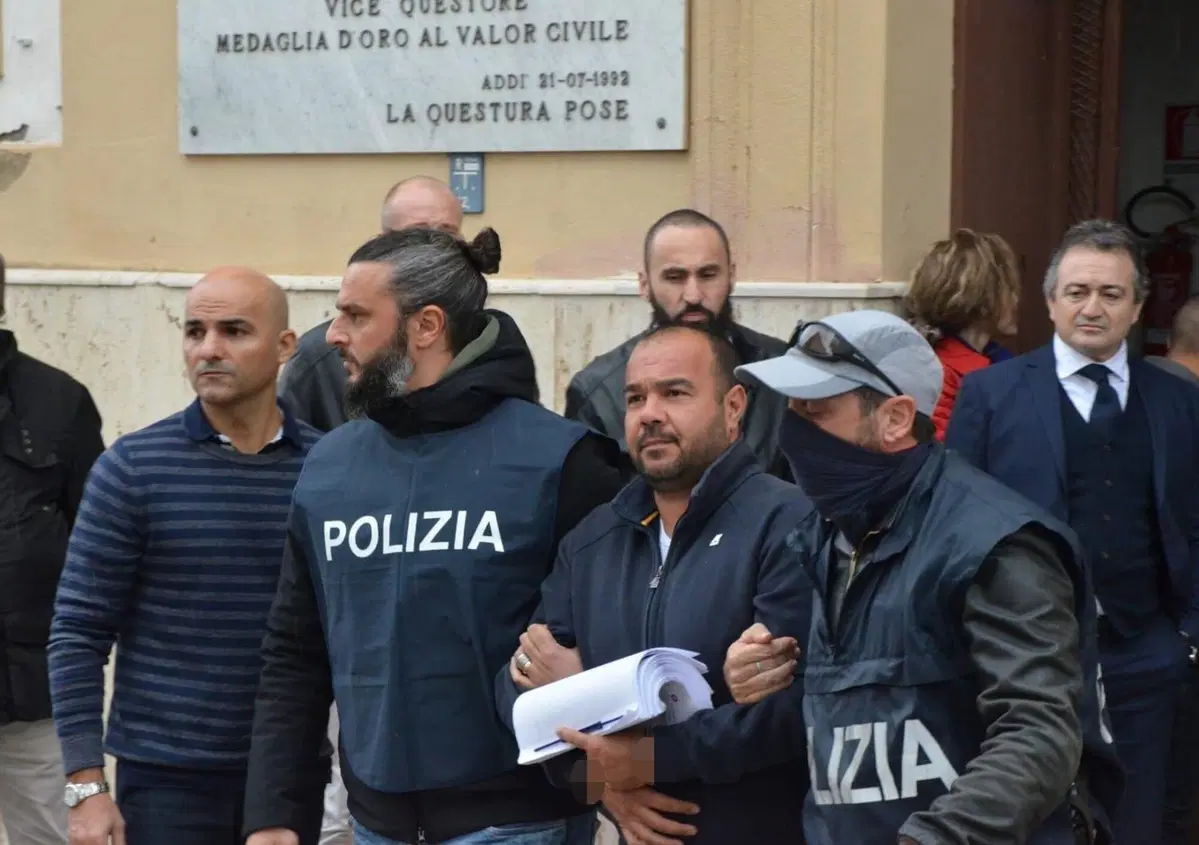Ferrari, ville e imprese percependo il Reddito Di Cittadinanza, scoperti i "furbetti"