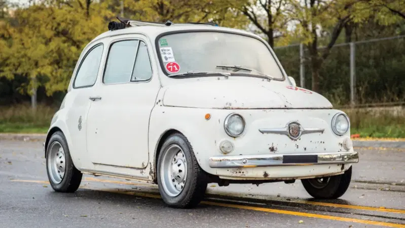Quanto vale una Abarth 695 SS 100% original? Anche non perfetta pi&ugrave; di 40K