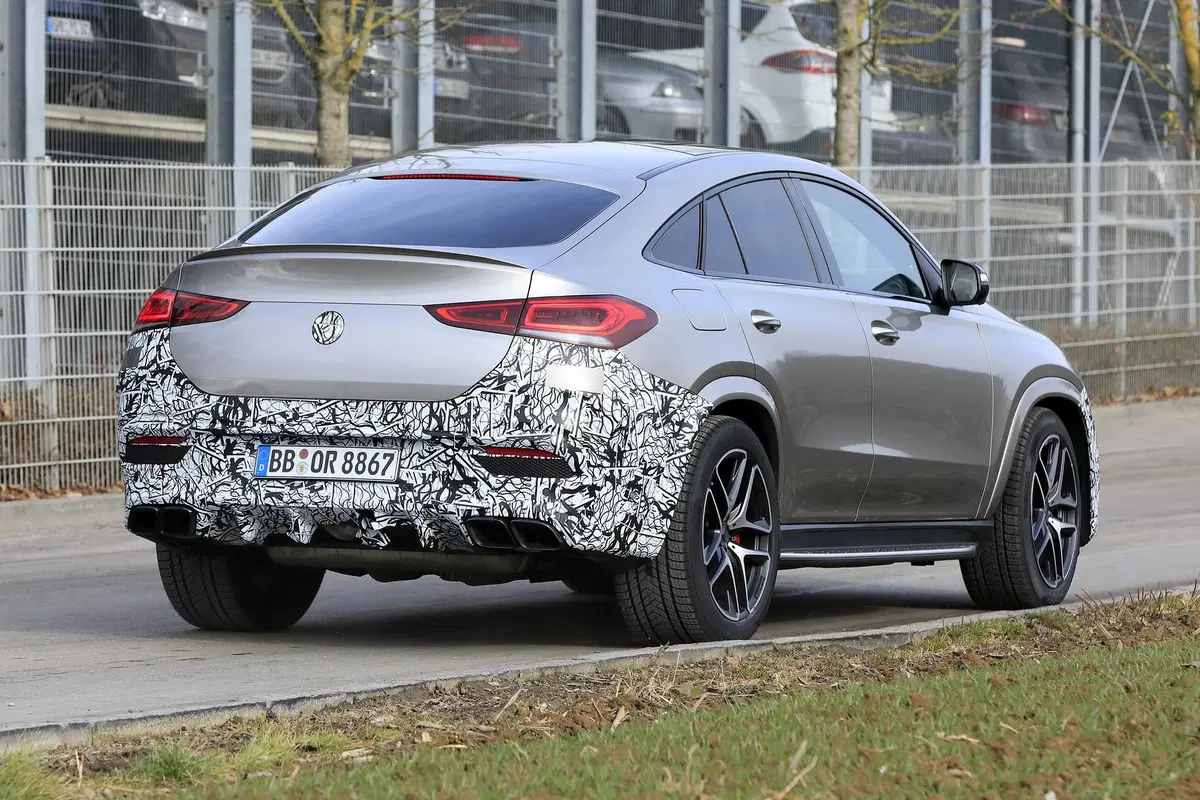 Mercedes-AMG GLE Coupé 63: 612 CV anche per il SUV sportivo? [Foto spia] (2)