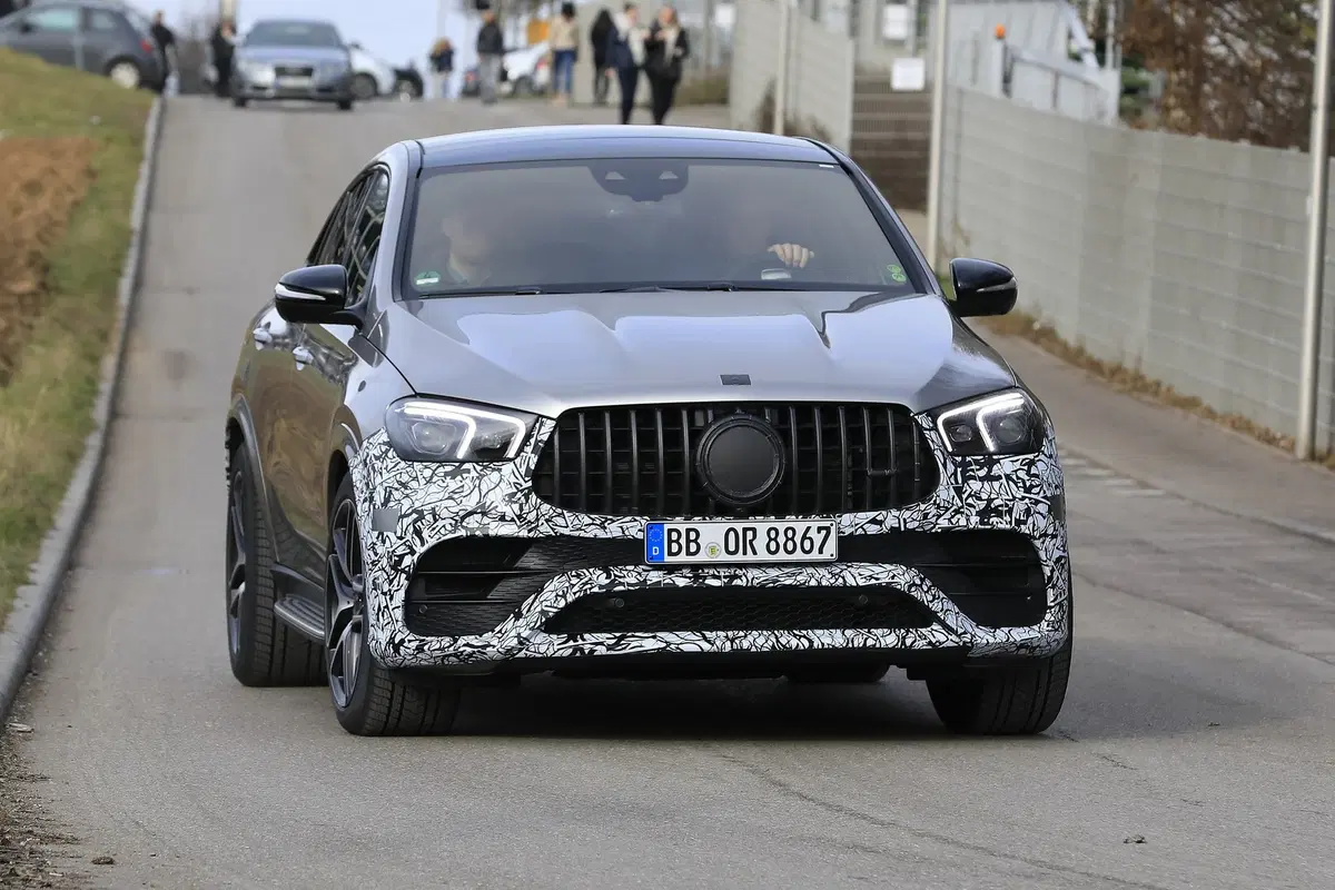 Mercedes-AMG GLE Coupé 63: 612 CV anche per il SUV sportivo? [Foto spia] (11)