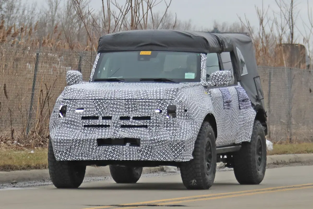 Ford Bronco 2020: le prime foto spia. Wrangler e Defender, mani in alto! (15)