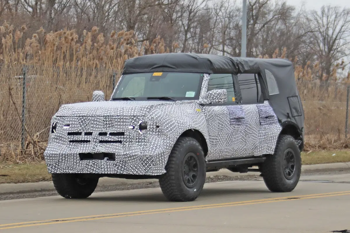 Ford Bronco 2020: le prime foto spia. Wrangler e Defender, mani in alto! (21)