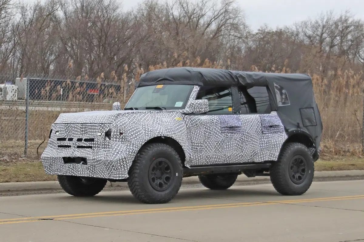 Ford Bronco 2020: le prime foto spia. Wrangler e Defender, mani in alto! (18)