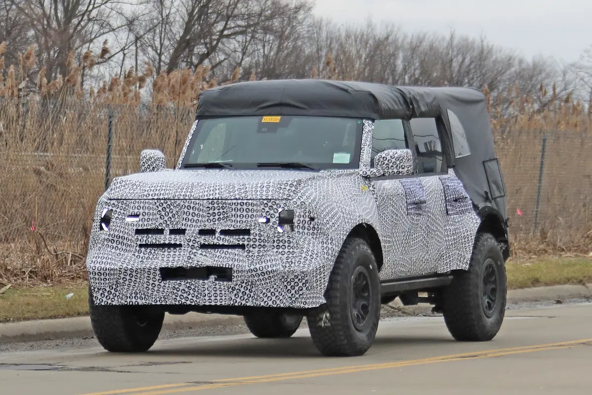 Ford Bronco 2020: le prime foto spia. Wrangler e Defender, mani in alto! (23)