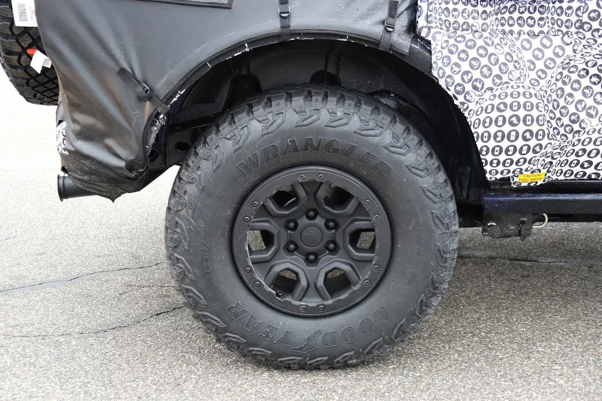 Ford Bronco 2020: le prime foto spia. Wrangler e Defender, mani in alto! (8)