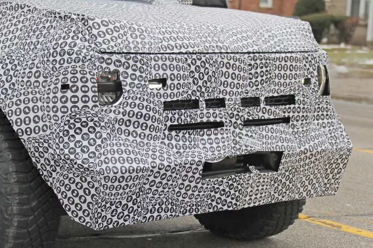 Ford Bronco 2020: le prime foto spia. Wrangler e Defender, mani in alto! (7)