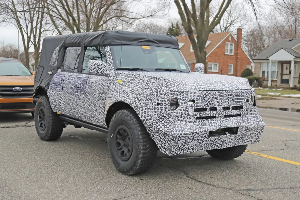 Ford Bronco 2020: le prime foto spia. Wrangler e Defender, mani in alto! (20)