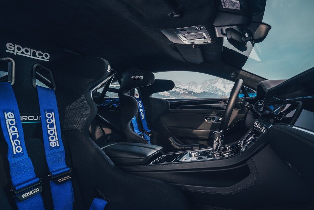 Gli interni della Bentley Continental GT per la GP Ice Race 2020