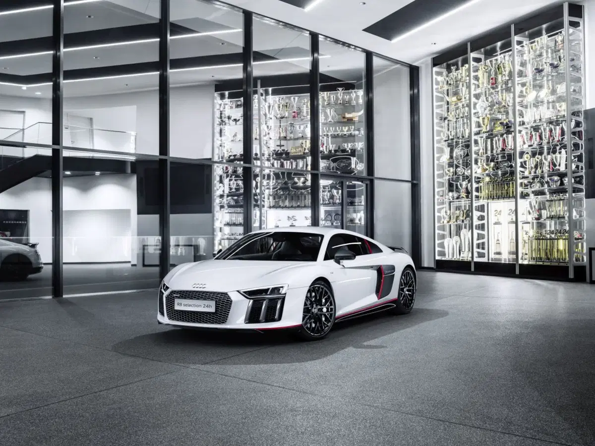 Audi R8 “selection 24h”, passione per le corse