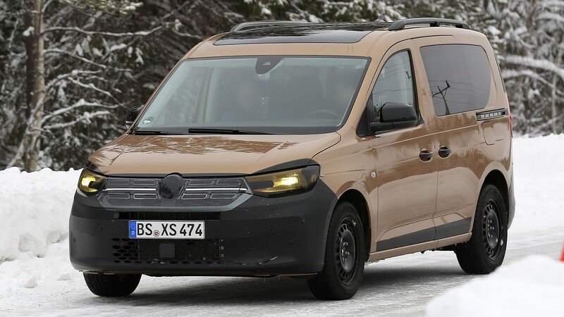 Volkswagen Caddy 2020: avvistato quasi senza veli [Foto spia]