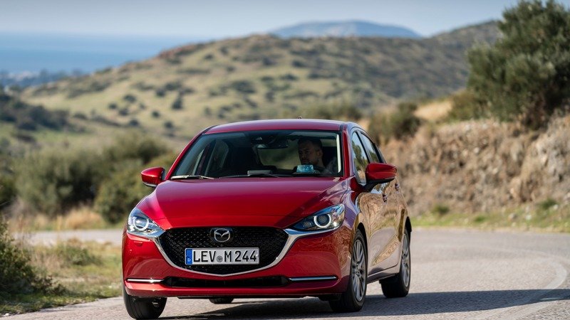 Mazda2 ibrida MY 2020, 90 CV e nuovo look [Video]