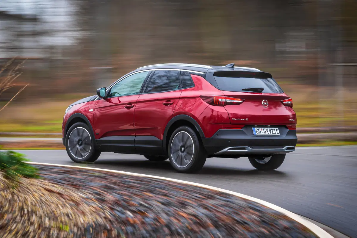Opel Grandland X 1.6 Hybrid4 Plug-in aut. AWD (4)