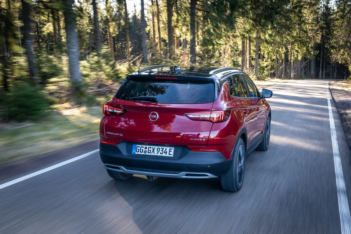 Opel Grandland X 1.6 Hybrid4 Plug-in aut. AWD (5)