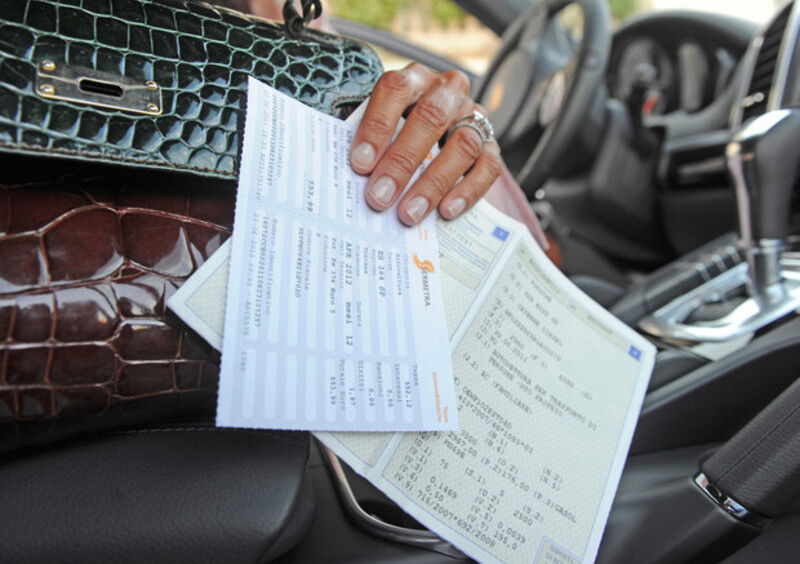 Coronavirus, Auto ferme e nuove in consegna: il paradosso del Bollo auto da pagare