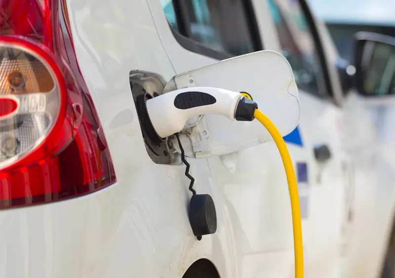 Total, la ricarica elettrica nel futuro: in Europa target di 150.000 colonnine