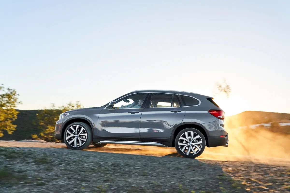 BMW X1 sDrive18i Advantage (2)