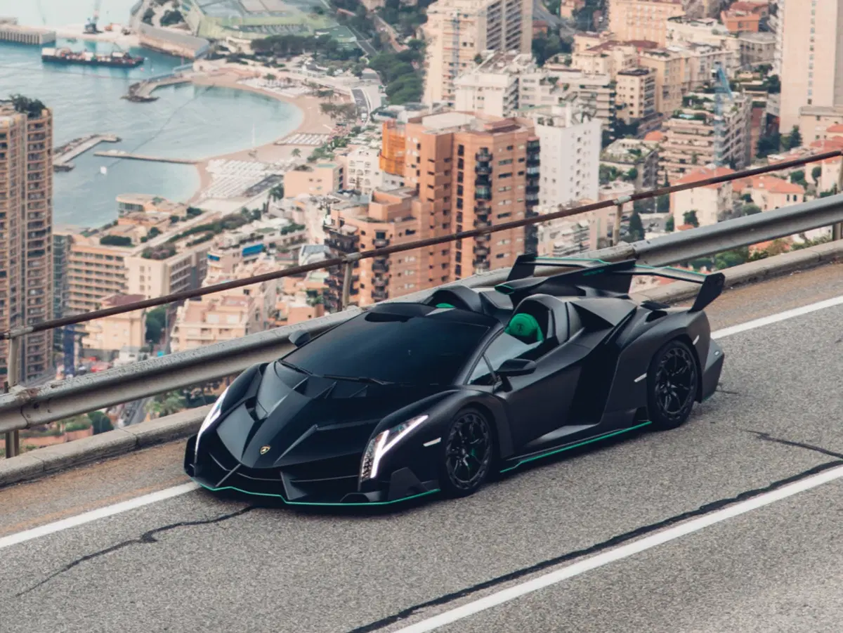 Lamborghini Veneno Roadster: all'asta una delle 9 supercar realizzate