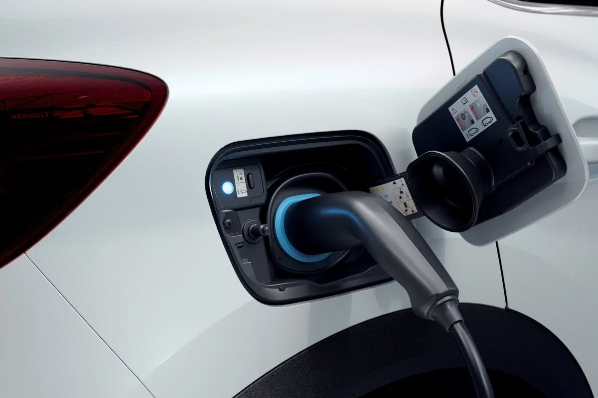 Renault Megane restyling, arriva l'ibrido plug-in (10)