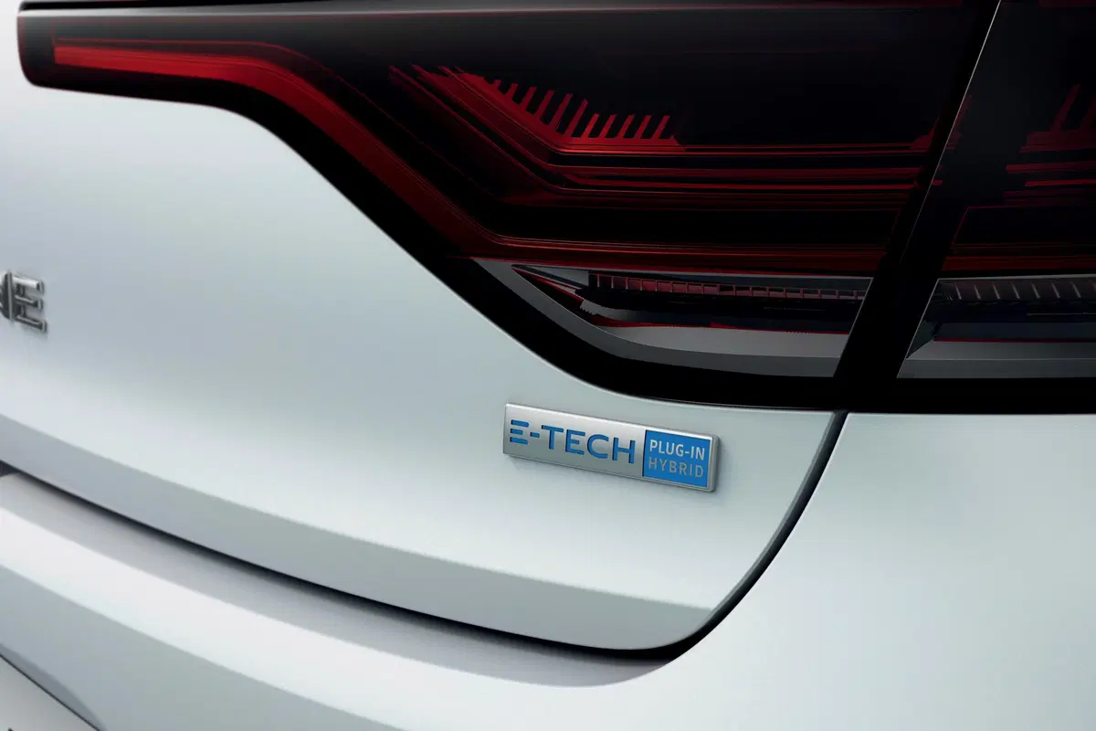 Renault Megane restyling, arriva l'ibrido plug-in (15)