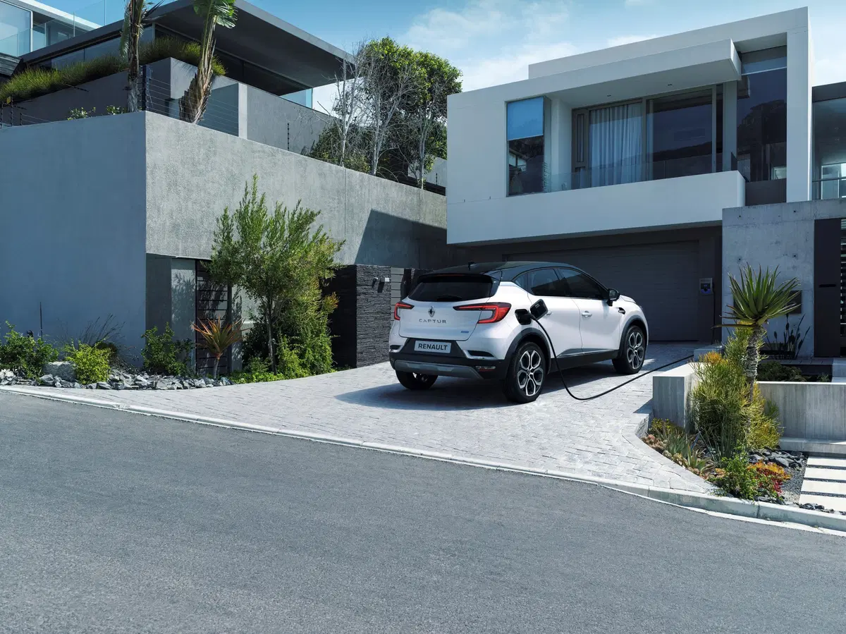 Renault Megane restyling, arriva l'ibrido plug-in (17)