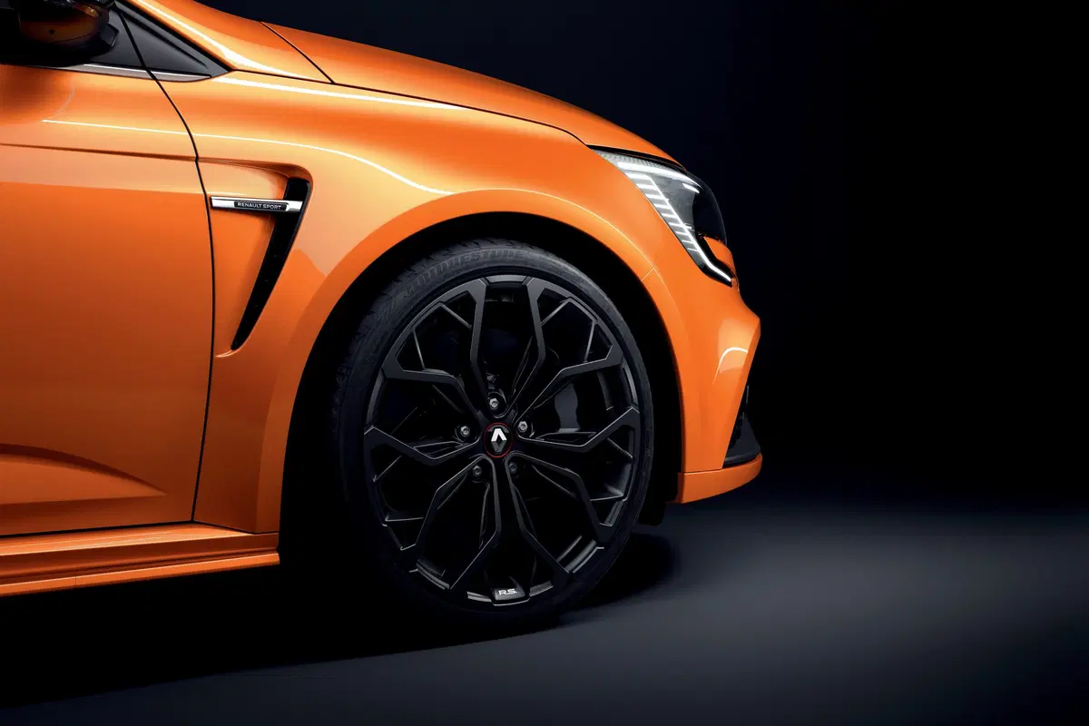 Renault Megane restyling, arriva l'ibrido plug-in (20)