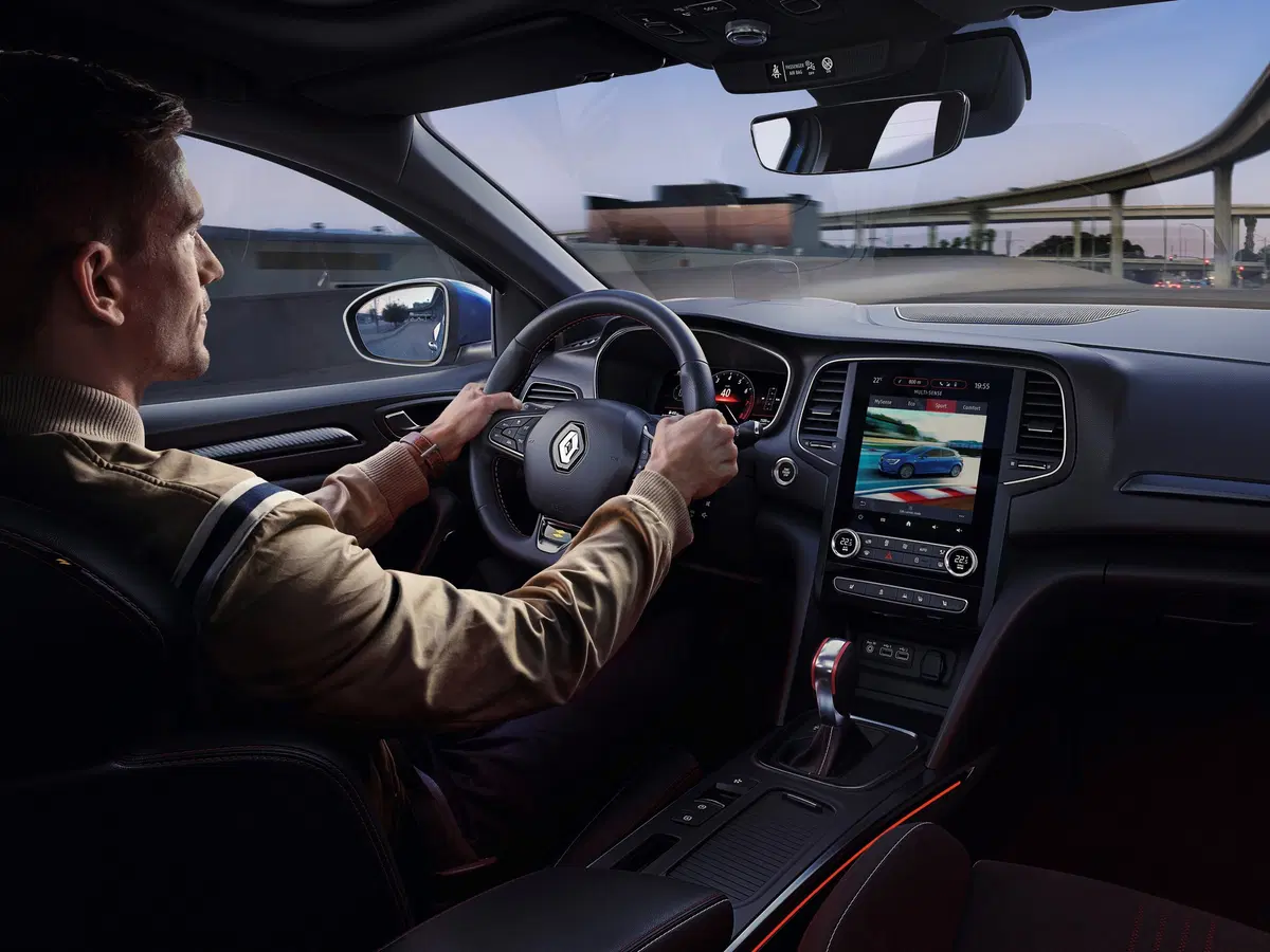 Renault Megane restyling, arriva l'ibrido plug-in (22)