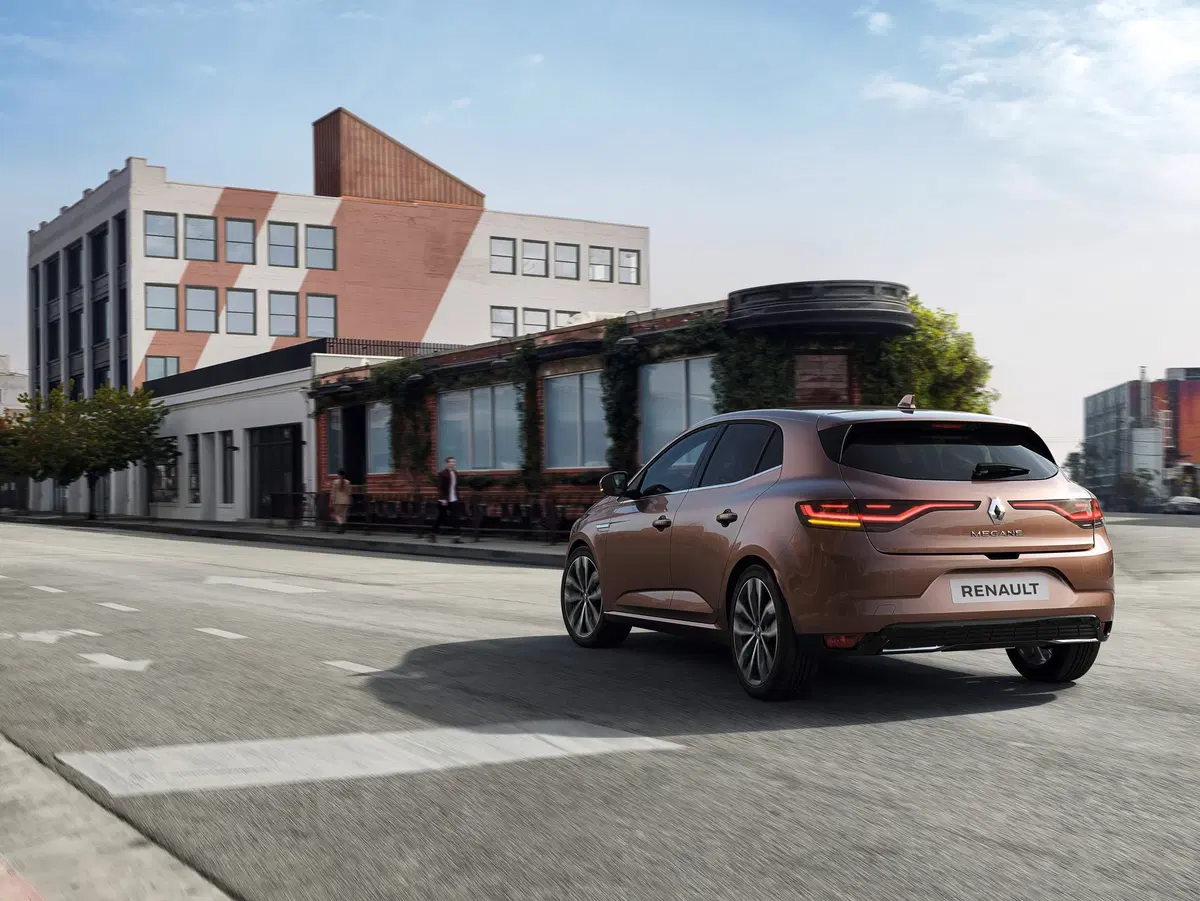 Renault Megane restyling, arriva l'ibrido plug-in (2)