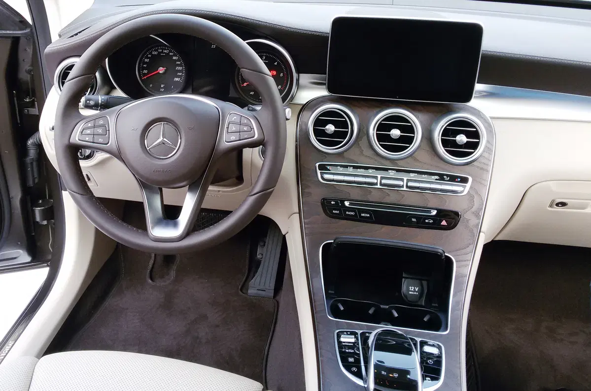 Mercedes svela GLC Coupé in Italia: prime consegne in autunno (8)