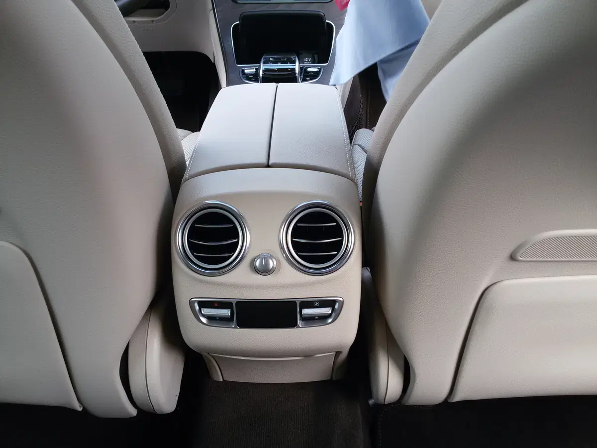 Mercedes svela GLC Coupé in Italia: prime consegne in autunno (11)