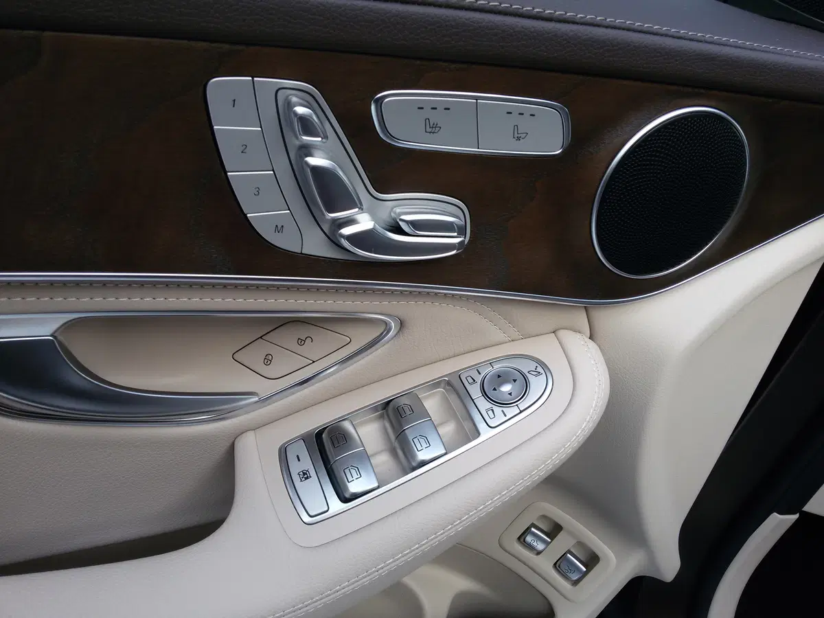 Mercedes svela GLC Coupé in Italia: prime consegne in autunno (13)