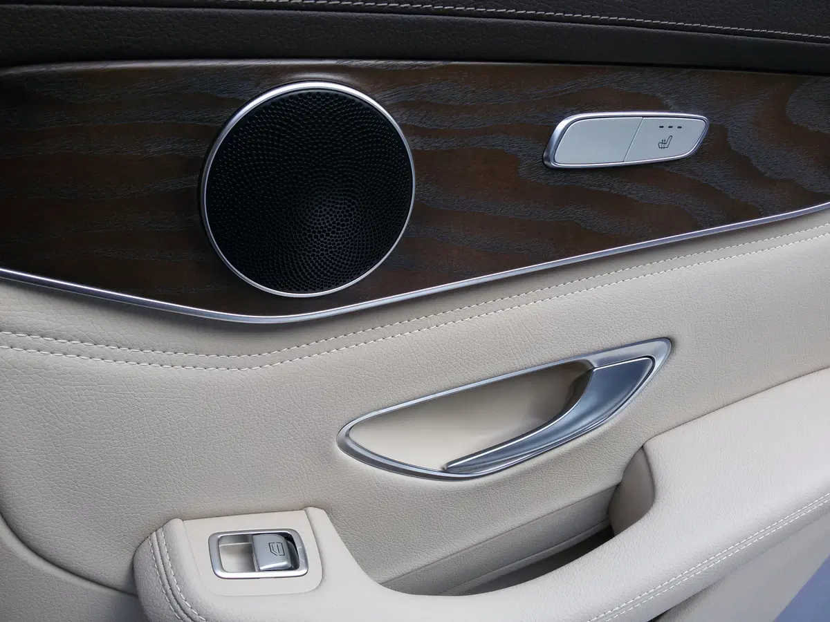 Mercedes svela GLC Coupé in Italia: prime consegne in autunno (14)