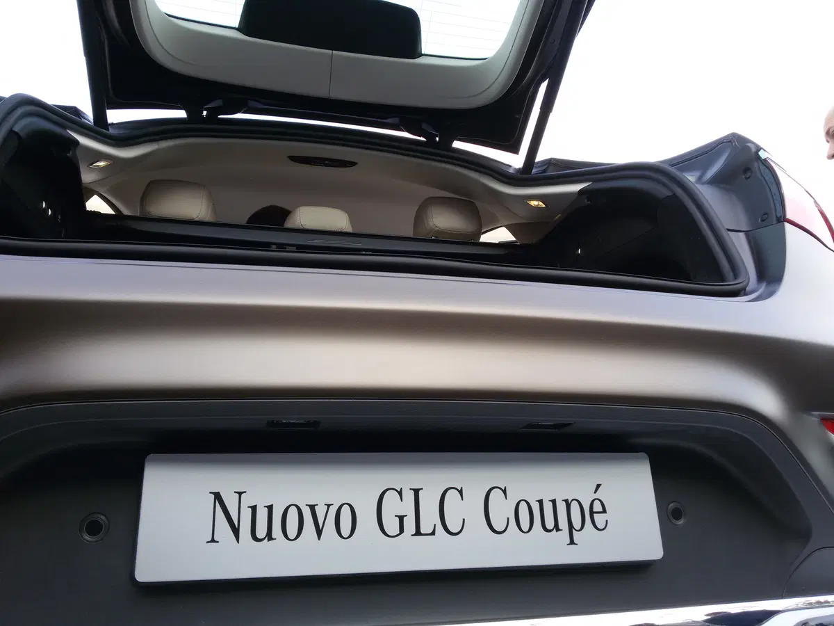 Mercedes svela GLC Coupé in Italia: prime consegne in autunno (5)