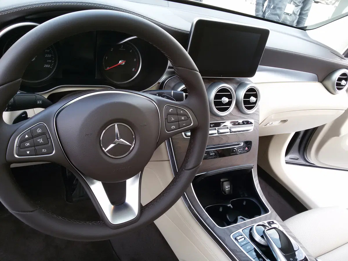 Mercedes svela GLC Coupé in Italia: prime consegne in autunno (15)