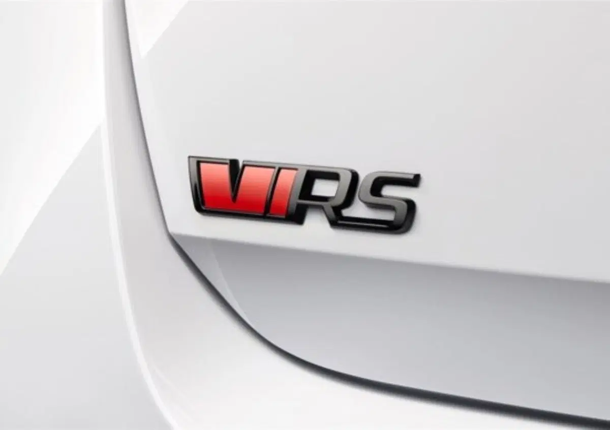 Nuova Skoda Octavia RS iV: i primi bozzetti della sportiva ibrida (4)