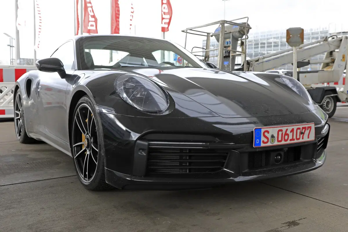 Nuova Porsche 911 Turbo: arriva prima lei o la GT3? [Foto spia] (16)