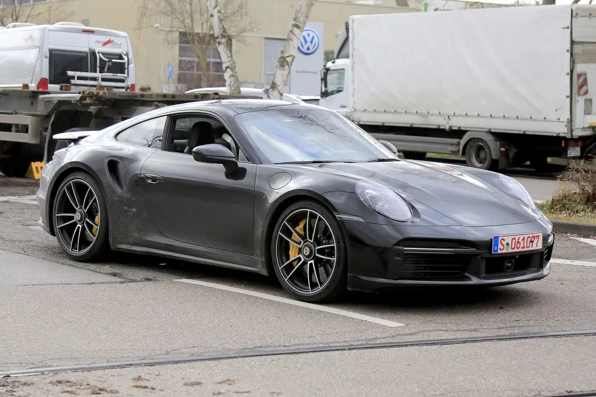 Nuova Porsche 911 Turbo: arriva prima lei o la GT3? [Foto spia] (5)