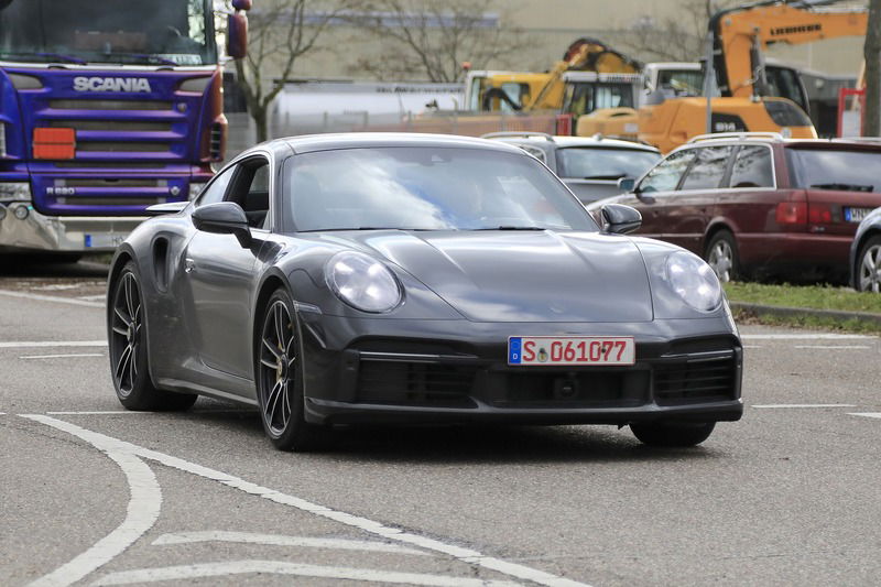 Nuova Porsche 911 Turbo: arriva prima lei o la GT3? [Foto spia]