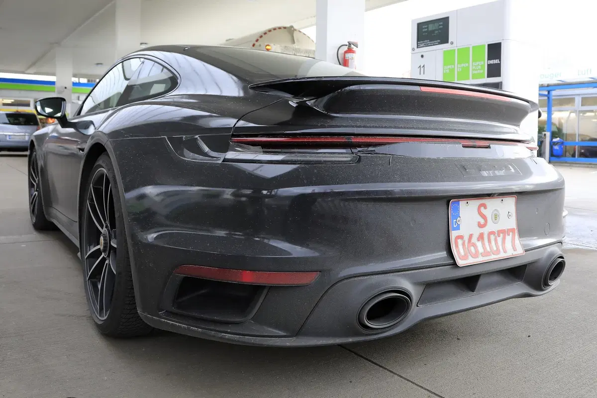 Nuova Porsche 911 Turbo: arriva prima lei o la GT3? [Foto spia] (20)