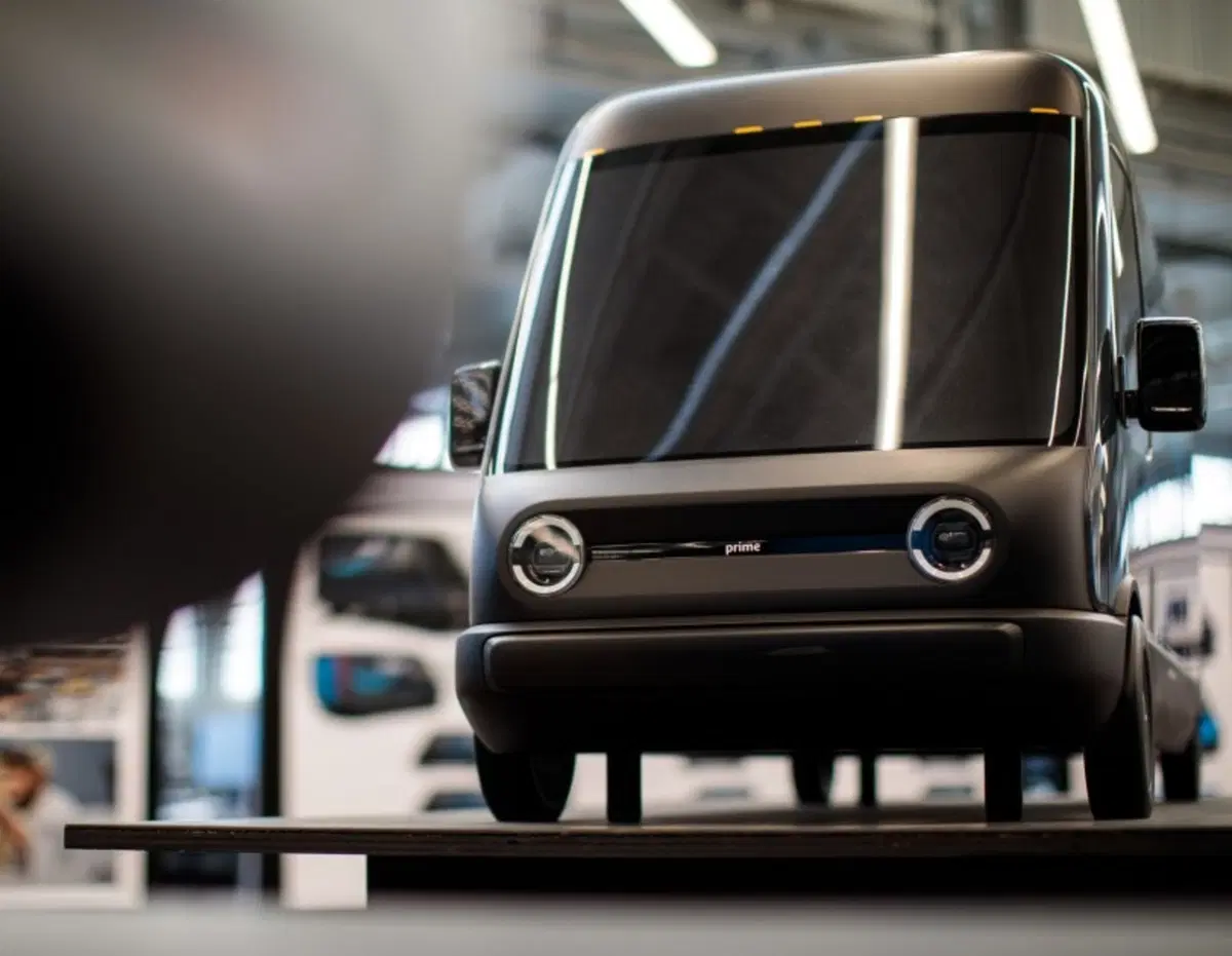 Il furgone elettrico di Amazon inizia a prendere forma. Su strada nel 2021