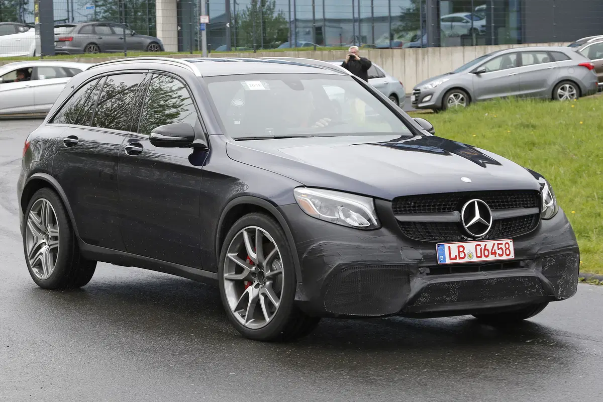 Mercedes GLC 63 AMG alla sfida del Nurburgring (3)