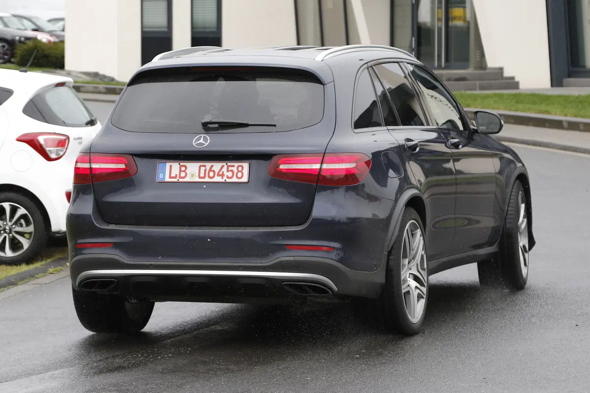 Mercedes GLC 63 AMG alla sfida del Nurburgring (7)