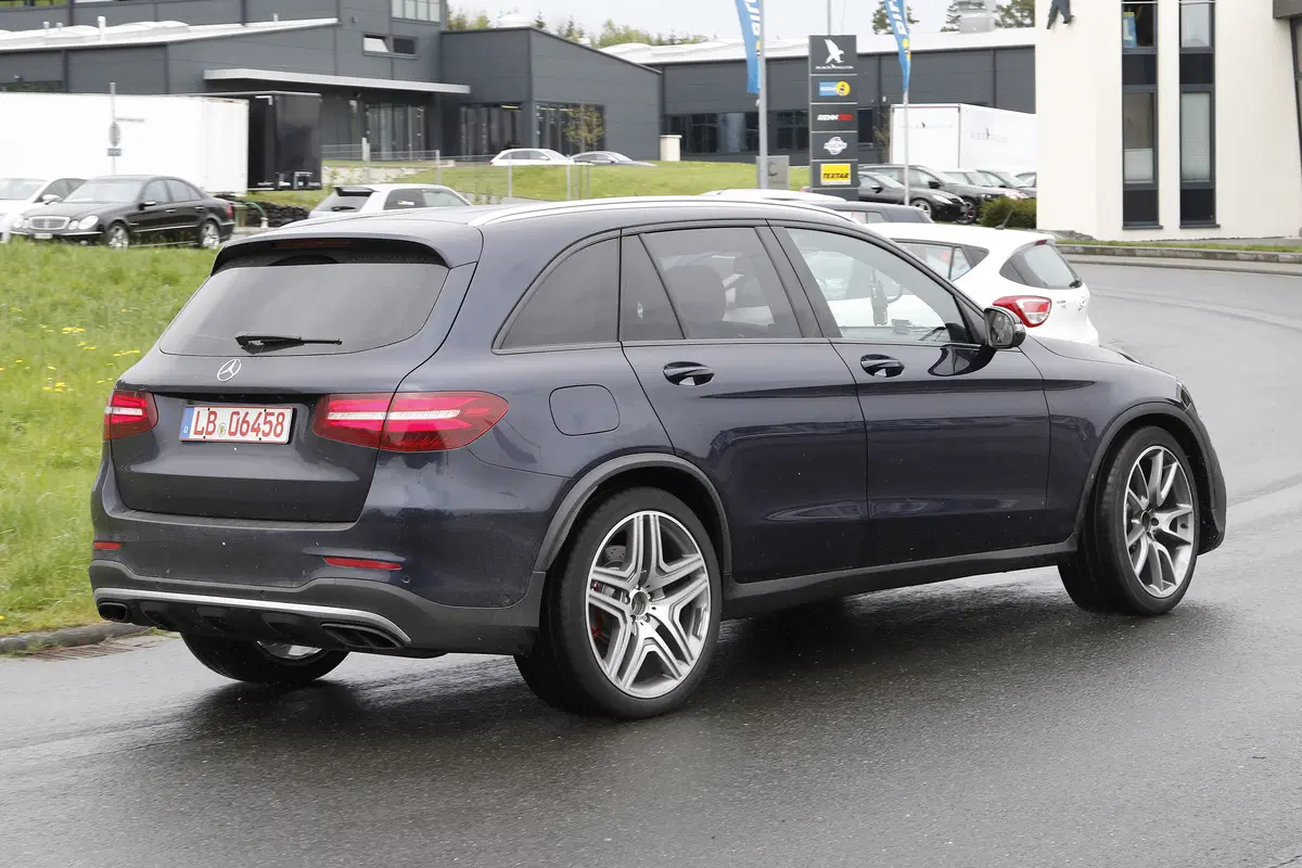 Mercedes GLC 63 AMG alla sfida del Nurburgring (6)