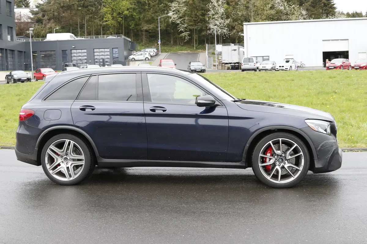 Mercedes GLC 63 AMG alla sfida del Nurburgring (5)