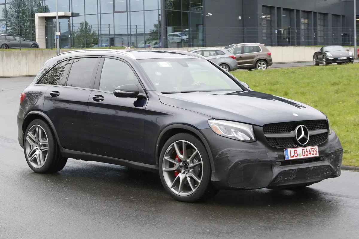 Mercedes GLC 63 AMG alla sfida del Nurburgring (4)