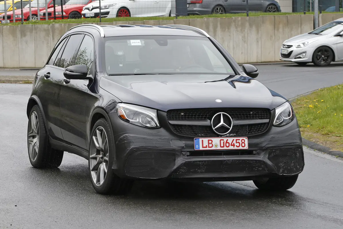 Mercedes GLC 63 AMG alla sfida del Nurburgring (2)