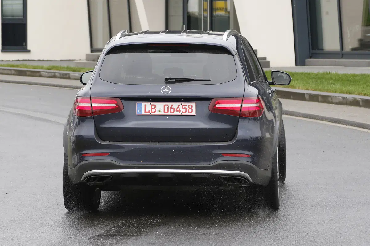 Mercedes GLC 63 AMG alla sfida del Nurburgring (8)