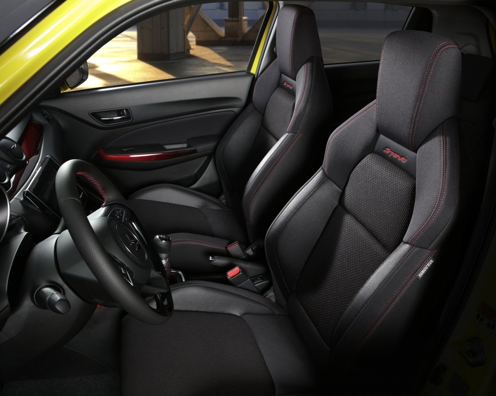 Gli interni della Suzuki Swift Sport Hybrid