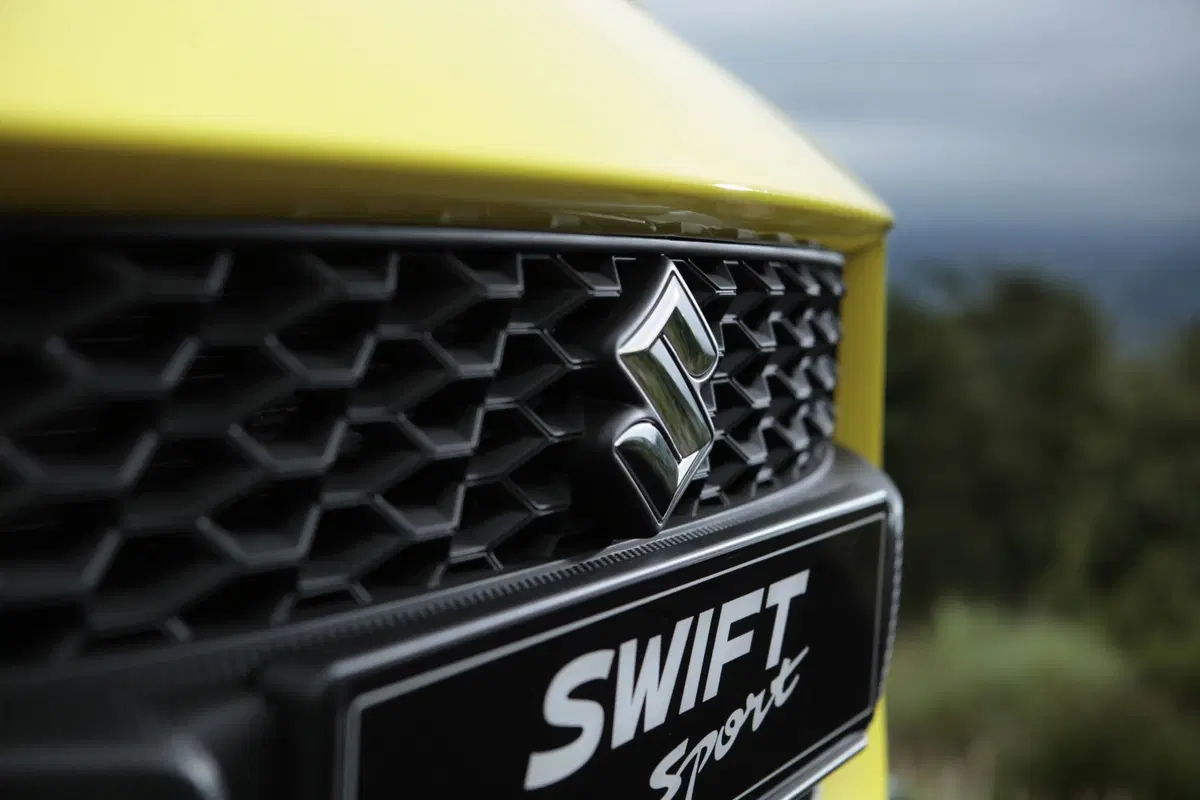 La Suzuki Swift Sport diventa ibrida: 130 CV e boost elettrico (11)